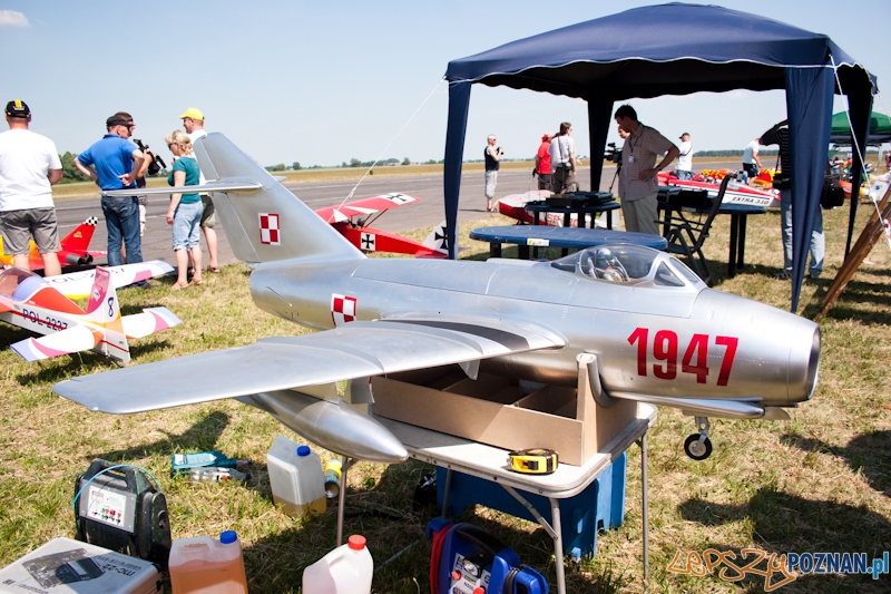 IV Ogólnopolski Zlot Gigantów 2011 - Lotnisko Bednary 05.06.2011 r. Foto: LepszyPOZNAN.pl / Paweł Rychter IV Ogólnopolski Zlot Gigantów 2011 - Lotnisko Bednary 05.06.2011 r. Foto: LepszyPOZNAN.pl / Paweł Rychter