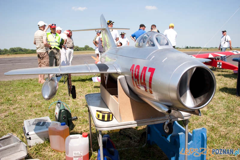 IV Ogólnopolski Zlot Gigantów 2011 - Lotnisko Bednary 05.06.2011 r. Foto: LepszyPOZNAN.pl / Paweł Rychter IV Ogólnopolski Zlot Gigantów 2011 - Lotnisko Bednary 05.06.2011 r. Foto: LepszyPOZNAN.pl / Paweł Rychter
