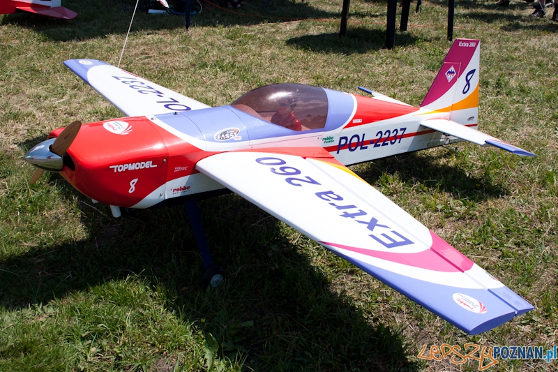IV Ogólnopolski Zlot Gigantów 2011 - Lotnisko Bednary 05.06.2011 r. Foto: LepszyPOZNAN.pl / Paweł Rychter IV Ogólnopolski Zlot Gigantów 2011 - Lotnisko Bednary 05.06.2011 r. Foto: LepszyPOZNAN.pl / Paweł Rychter