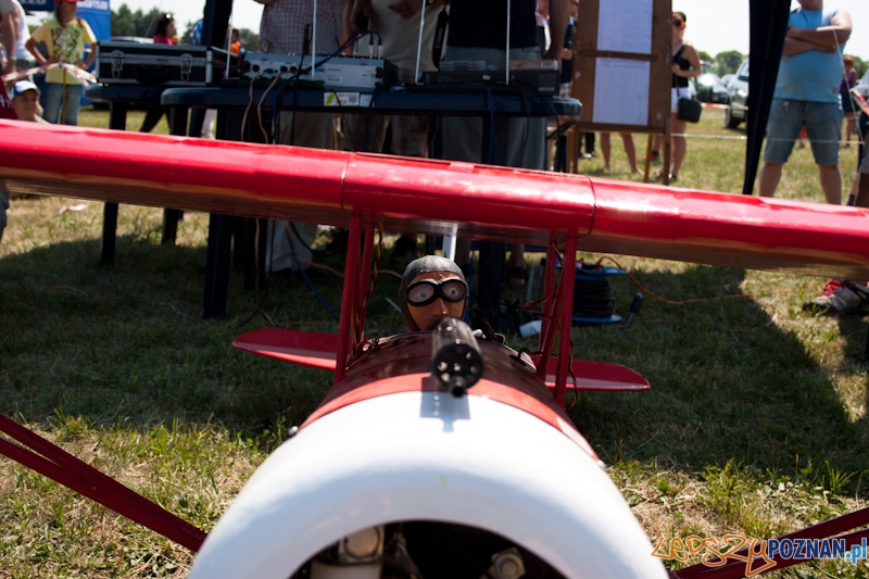 IV Ogólnopolski Zlot Gigantów 2011 - Lotnisko Bednary 05.06.2011 r. Foto: LepszyPOZNAN.pl / Paweł Rychter IV Ogólnopolski Zlot Gigantów 2011 - Lotnisko Bednary 05.06.2011 r. Foto: LepszyPOZNAN.pl / Paweł Rychter
