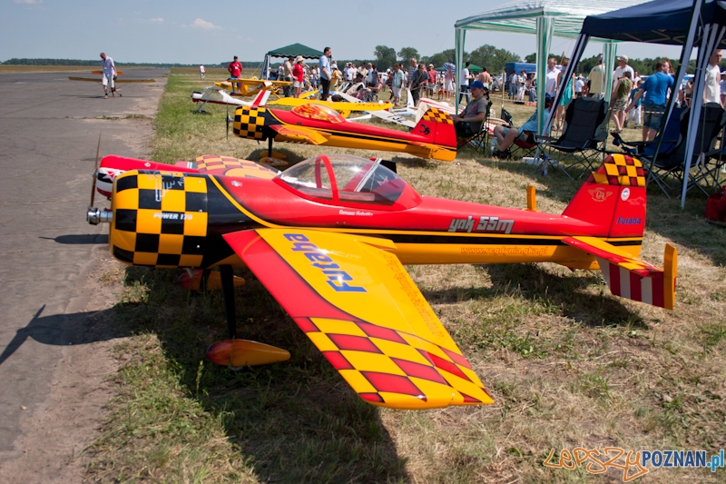 IV Ogólnopolski Zlot Gigantów 2011 - Lotnisko Bednary 05.06.2011 r. Foto: LepszyPOZNAN.pl / Paweł Rychter IV Ogólnopolski Zlot Gigantów 2011 - Lotnisko Bednary 05.06.2011 r. Foto: LepszyPOZNAN.pl / Paweł Rychter