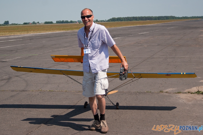 IV Ogólnopolski Zlot Gigantów 2011 - Lotnisko Bednary 05.06.2011 r. Foto: LepszyPOZNAN.pl / Paweł Rychter IV Ogólnopolski Zlot Gigantów 2011 - Lotnisko Bednary 05.06.2011 r. Foto: LepszyPOZNAN.pl / Paweł Rychter