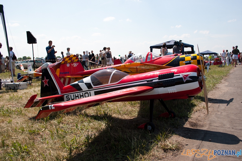 IV Ogólnopolski Zlot Gigantów 2011 - Lotnisko Bednary 05.06.2011 r. Foto: LepszyPOZNAN.pl / Paweł Rychter IV Ogólnopolski Zlot Gigantów 2011 - Lotnisko Bednary 05.06.2011 r. Foto: LepszyPOZNAN.pl / Paweł Rychter