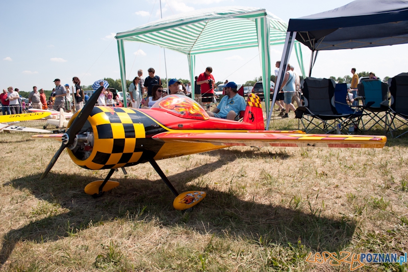 IV Ogólnopolski Zlot Gigantów 2011 - Lotnisko Bednary 05.06.2011 r. Foto: LepszyPOZNAN.pl / Paweł Rychter IV Ogólnopolski Zlot Gigantów 2011 - Lotnisko Bednary 05.06.2011 r. Foto: LepszyPOZNAN.pl / Paweł Rychter