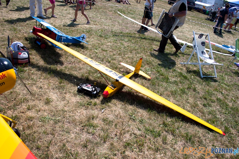 IV Ogólnopolski Zlot Gigantów 2011 - Lotnisko Bednary 05.06.2011 r. Foto: LepszyPOZNAN.pl / Paweł Rychter IV Ogólnopolski Zlot Gigantów 2011 - Lotnisko Bednary 05.06.2011 r. Foto: LepszyPOZNAN.pl / Paweł Rychter