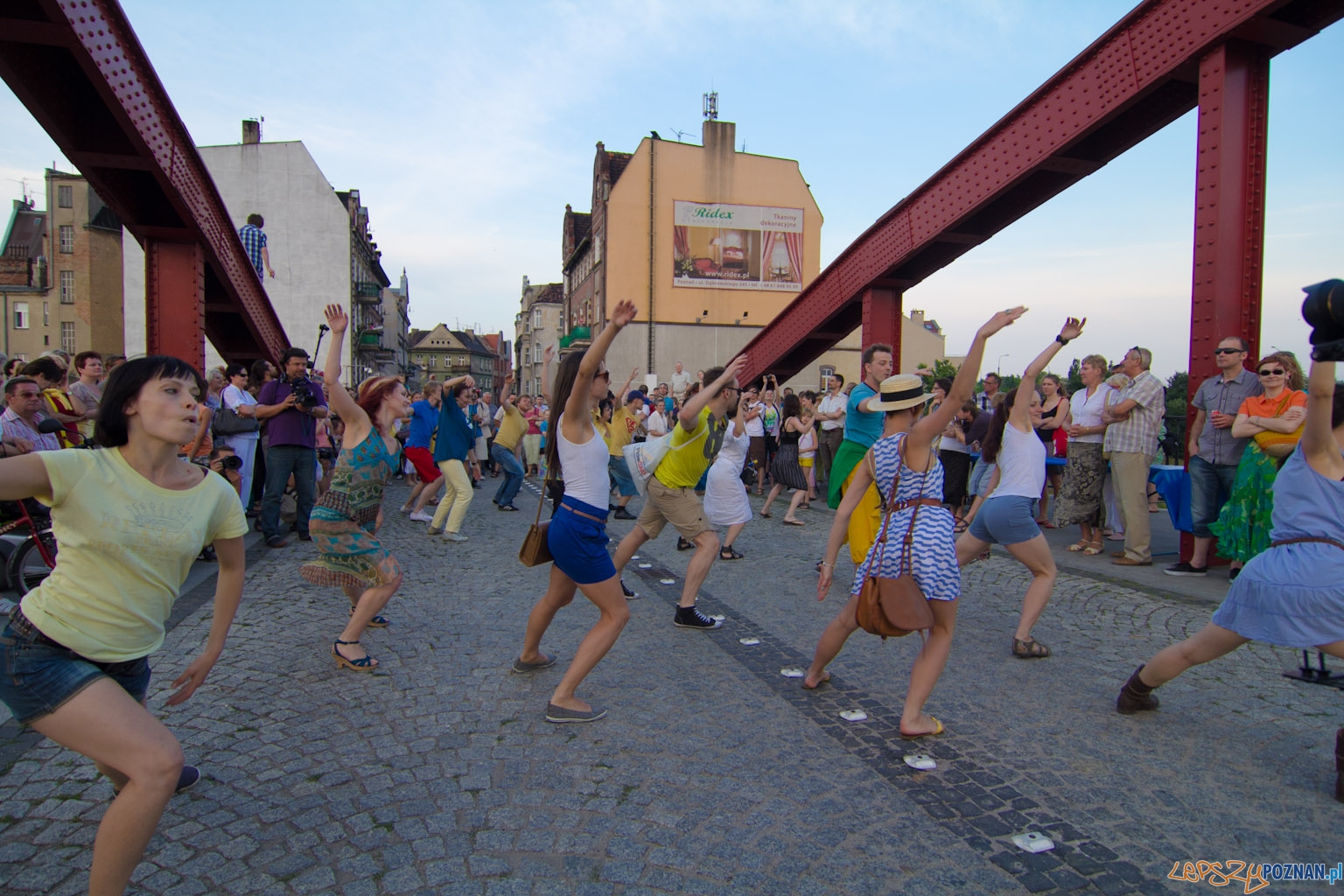 Szwedzki stół i lecie Polskiego Teatru Tańca Foto: lepszyPOZNAN.pl / Piotr Rychter Szwedzki stół i lecie Polskiego Teatru Tańca Foto: lepszyPOZNAN.pl / Piotr Rychter