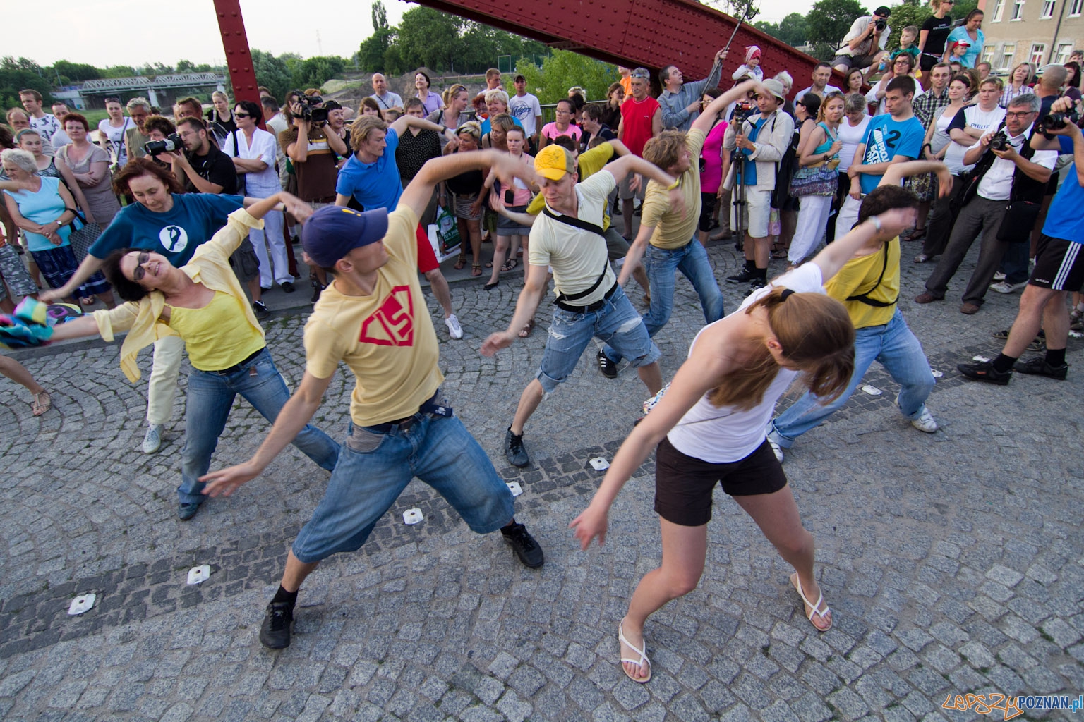 Szwedzki stół i lecie Polskiego Teatru Tańca Foto: lepszyPOZNAN.pl / Piotr Rychter Szwedzki stół i lecie Polskiego Teatru Tańca Foto: lepszyPOZNAN.pl / Piotr Rychter