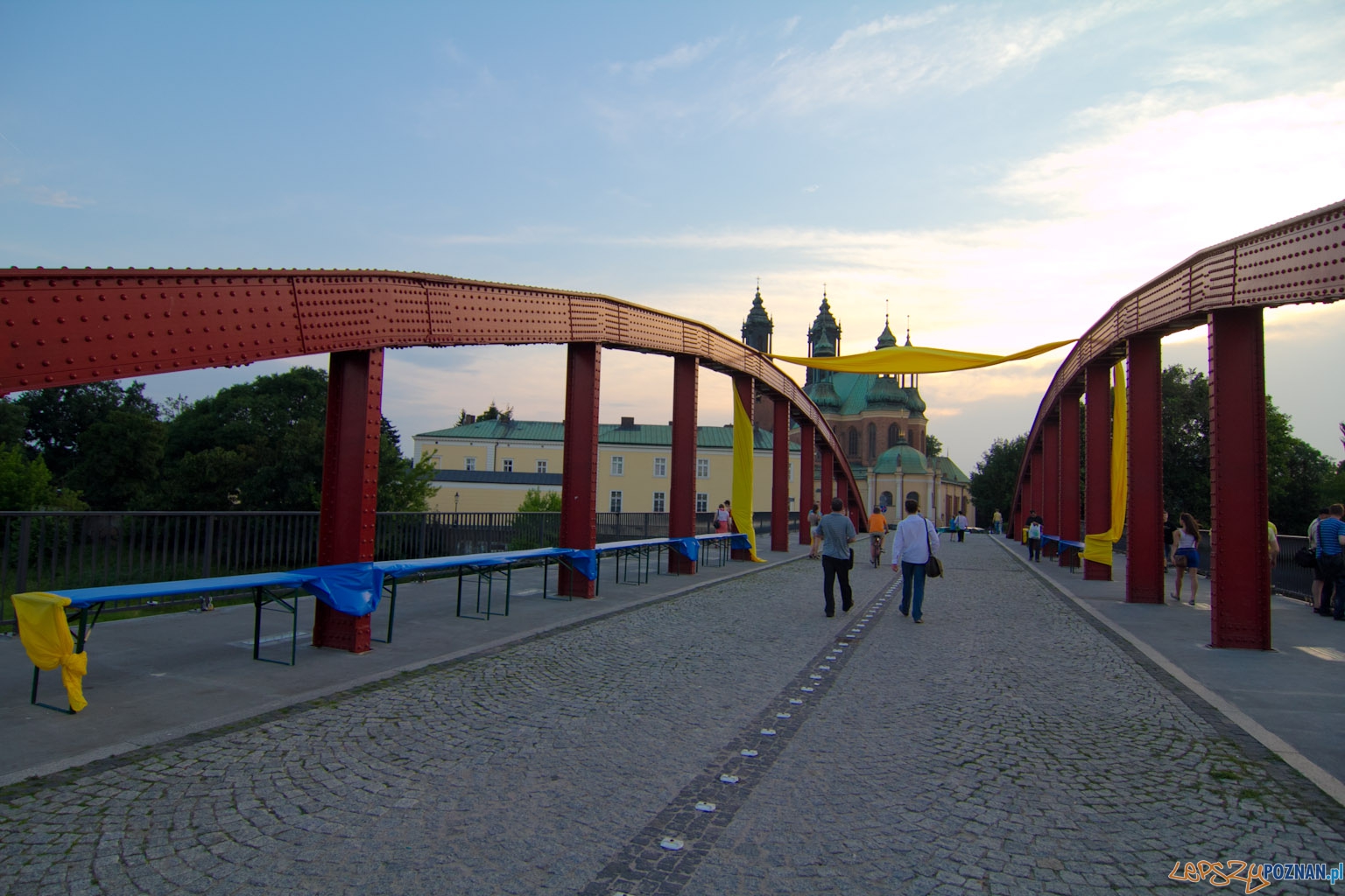 Szwedzki stół i lecie Polskiego Teatru Tańca Foto: lepszyPOZNAN.pl / Piotr Rychter Szwedzki stół i lecie Polskiego Teatru Tańca Foto: lepszyPOZNAN.pl / Piotr Rychter