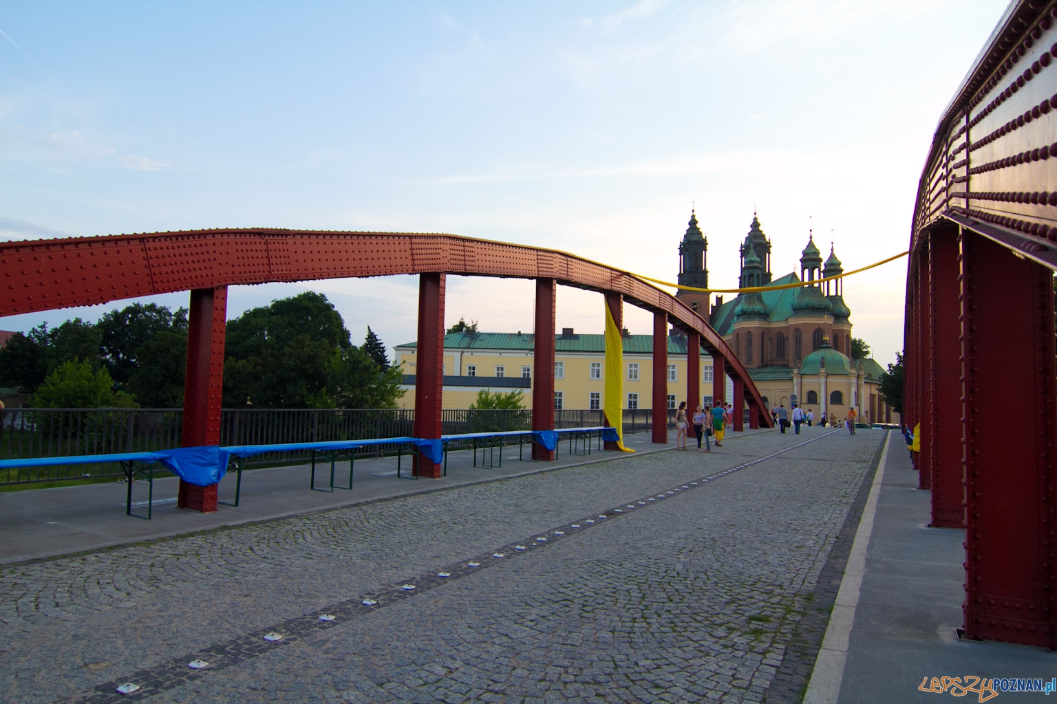 Szwedzki stół i lecie Polskiego Teatru Tańca Foto: lepszyPOZNAN.pl / Piotr Rychter Szwedzki stół i lecie Polskiego Teatru Tańca Foto: lepszyPOZNAN.pl / Piotr Rychter
