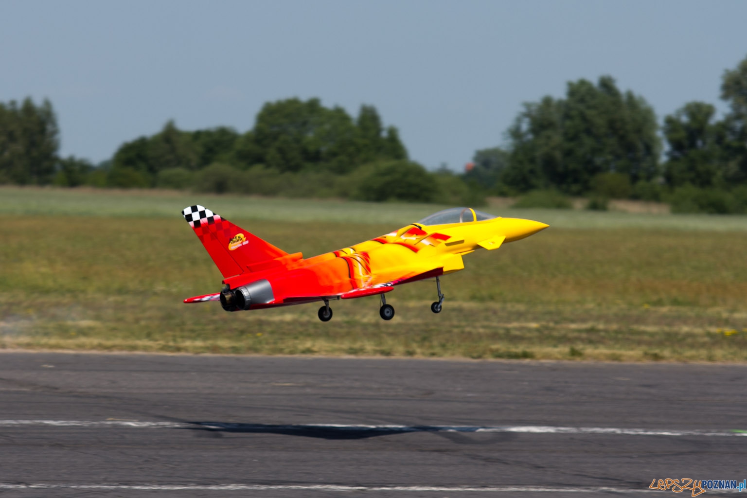IV Ogólnopolski Zlot Gigantów 2011 - Lotnisko Bednary 05.06.2011 r. Foto: lepszyPOZNAN.pl / Piotr Rychter IV Ogólnopolski Zlot Gigantów 2011 - Lotnisko Bednary 05.06.2011 r. Foto: lepszyPOZNAN.pl / Piotr Rychter