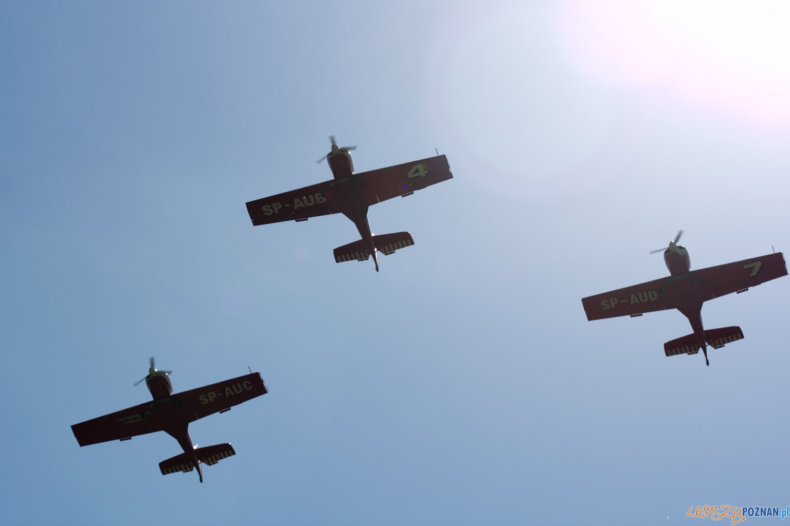 IV Ogólnopolski Zlot Gigantów 2011 - Lotnisko Bednary 05.06.2011 r. Foto: lepszyPOZNAN.pl / Piotr Rychter IV Ogólnopolski Zlot Gigantów 2011 - Lotnisko Bednary 05.06.2011 r. Foto: lepszyPOZNAN.pl / Piotr Rychter