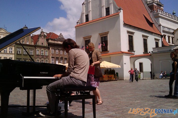 Davide Martello na Starym Rynku Foto: Jakub Paluszkiewicz Davide Martello na Starym Rynku Foto: Jakub Paluszkiewicz