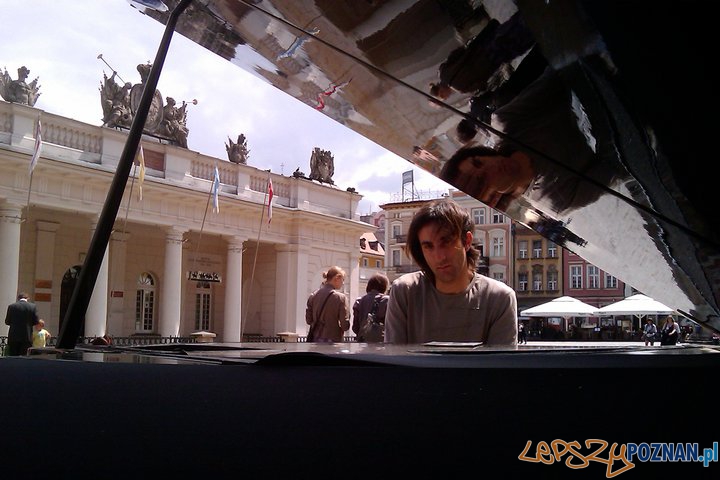 Davide Martello na Starym Rynku Foto: Jakub Paluszkiewicz Davide Martello na Starym Rynku Foto: Jakub Paluszkiewicz