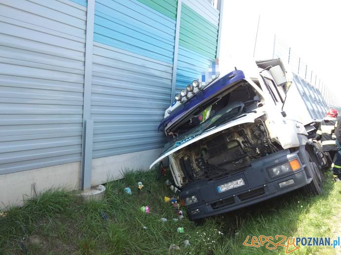 Uszkodzony ekran dźwiękochłonny Foto: KM PSP Uszkodzony ekran dźwiękochłonny Foto: KM PSP