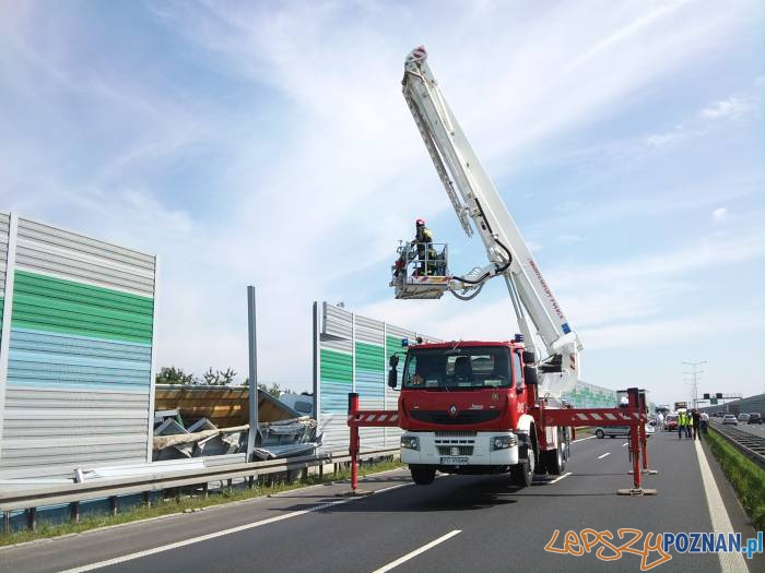 Uszkodzony ekran dźwiękochłonny Foto: KM PSP Uszkodzony ekran dźwiękochłonny Foto: KM PSP