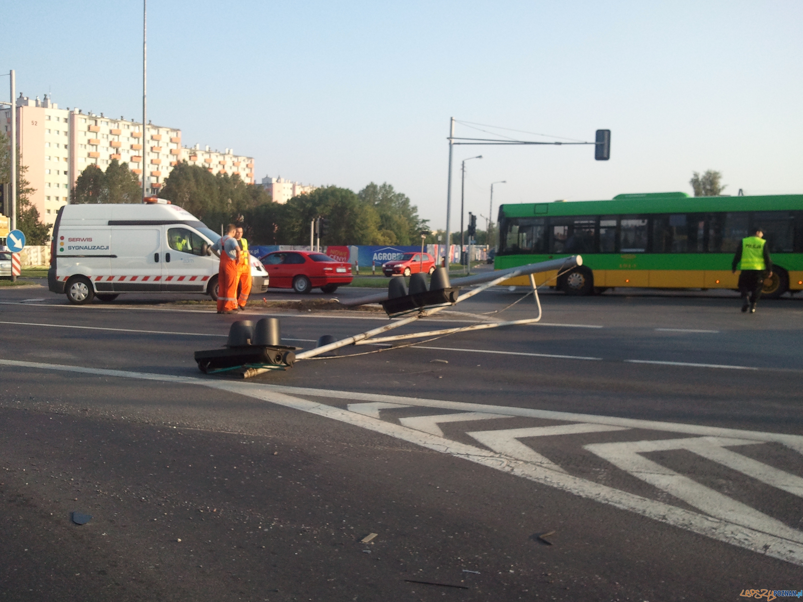 Poranne utrudnienia na Warszawskiej Foto: lepszyPOZNAN/gsm Poranne utrudnienia na Warszawskiej Foto: lepszyPOZNAN/gsm