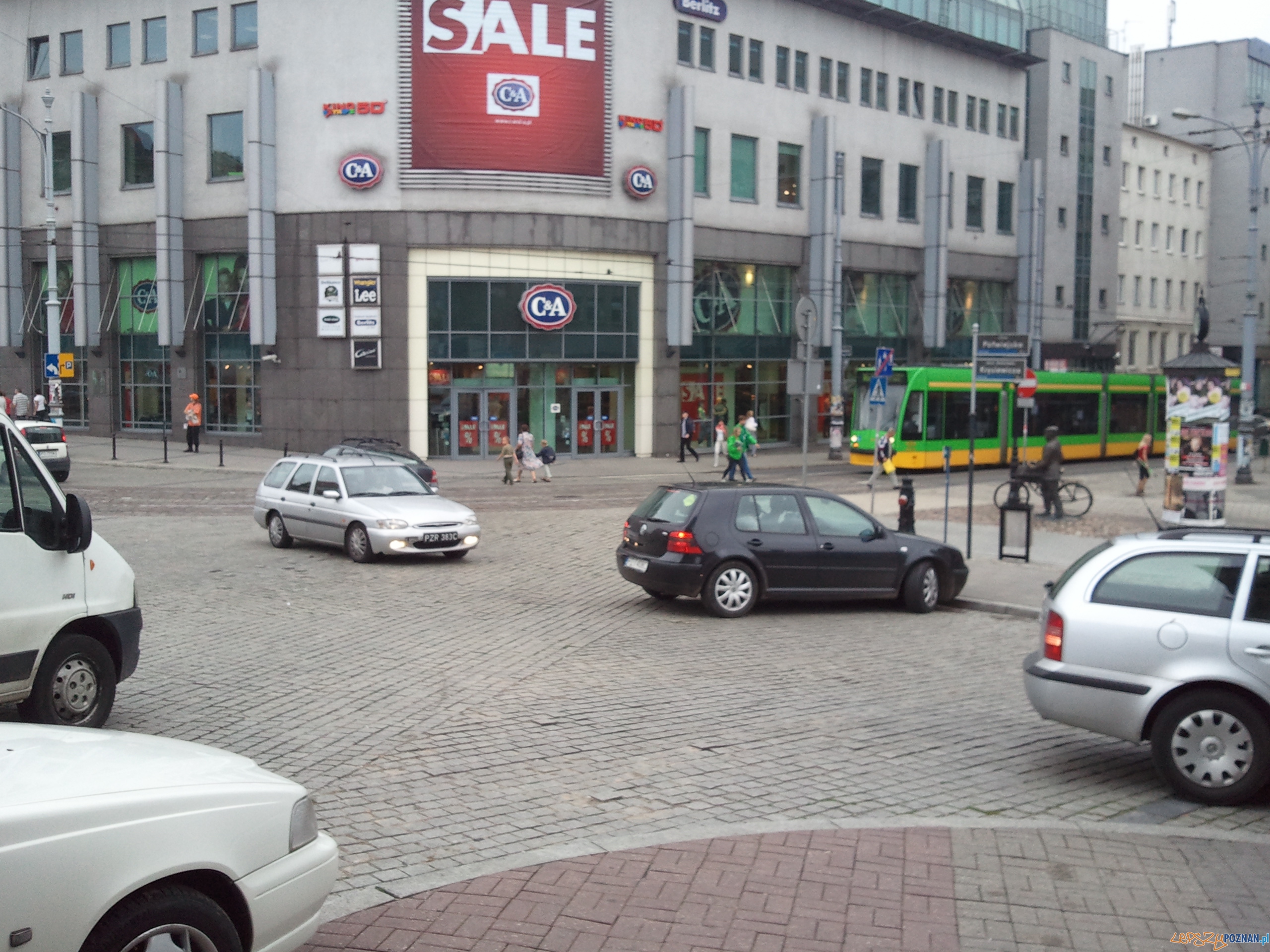 Zamieszanie na Krysiewicza Foto: lepszyPOZNAN.pl / gsm Zamieszanie na Krysiewicza Foto: lepszyPOZNAN.pl / gsm