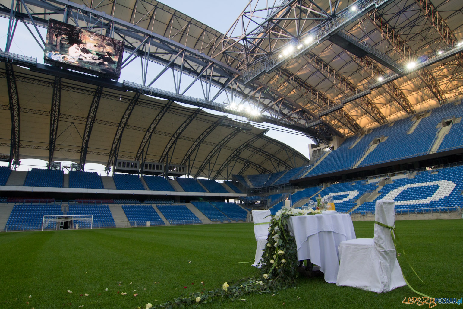 Kolacja na Stadionie Miejskim - 12.07.2011 r. Foto: lepszyPOZNAN.pl / Piotr Rychter Kolacja na Stadionie Miejskim - 12.07.2011 r. Foto: lepszyPOZNAN.pl / Piotr Rychter