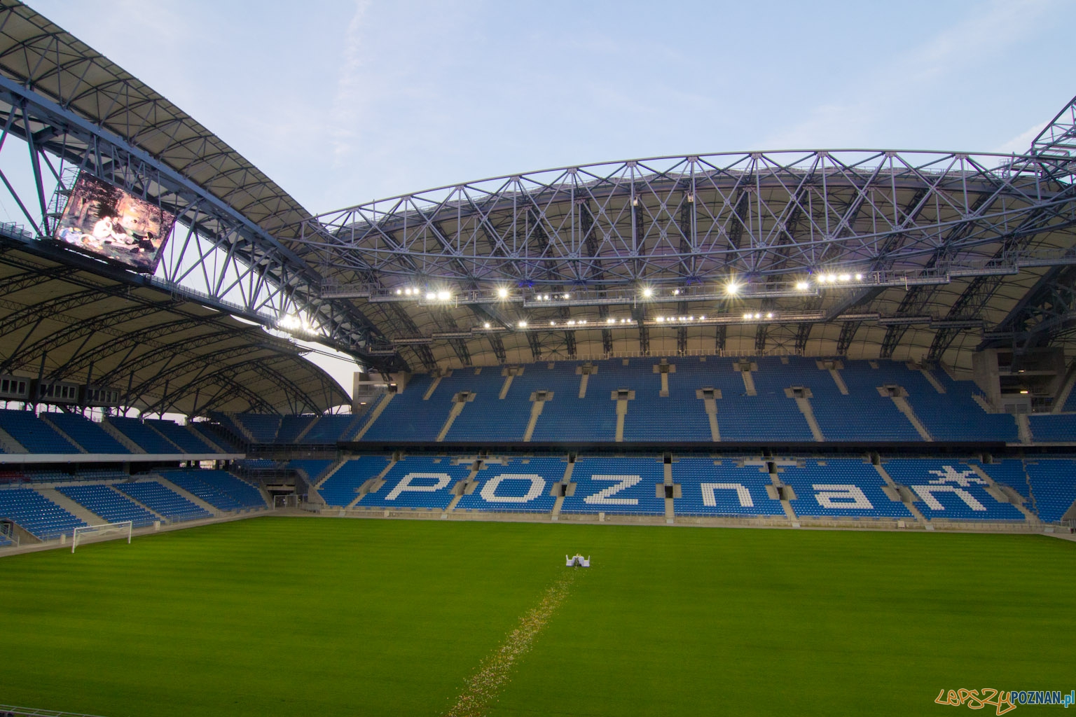 Kolacja na Stadionie Miejskim - 12.07.2011 r. Foto: lepszyPOZNAN.pl / Piotr Rychter Kolacja na Stadionie Miejskim - 12.07.2011 r. Foto: lepszyPOZNAN.pl / Piotr Rychter
