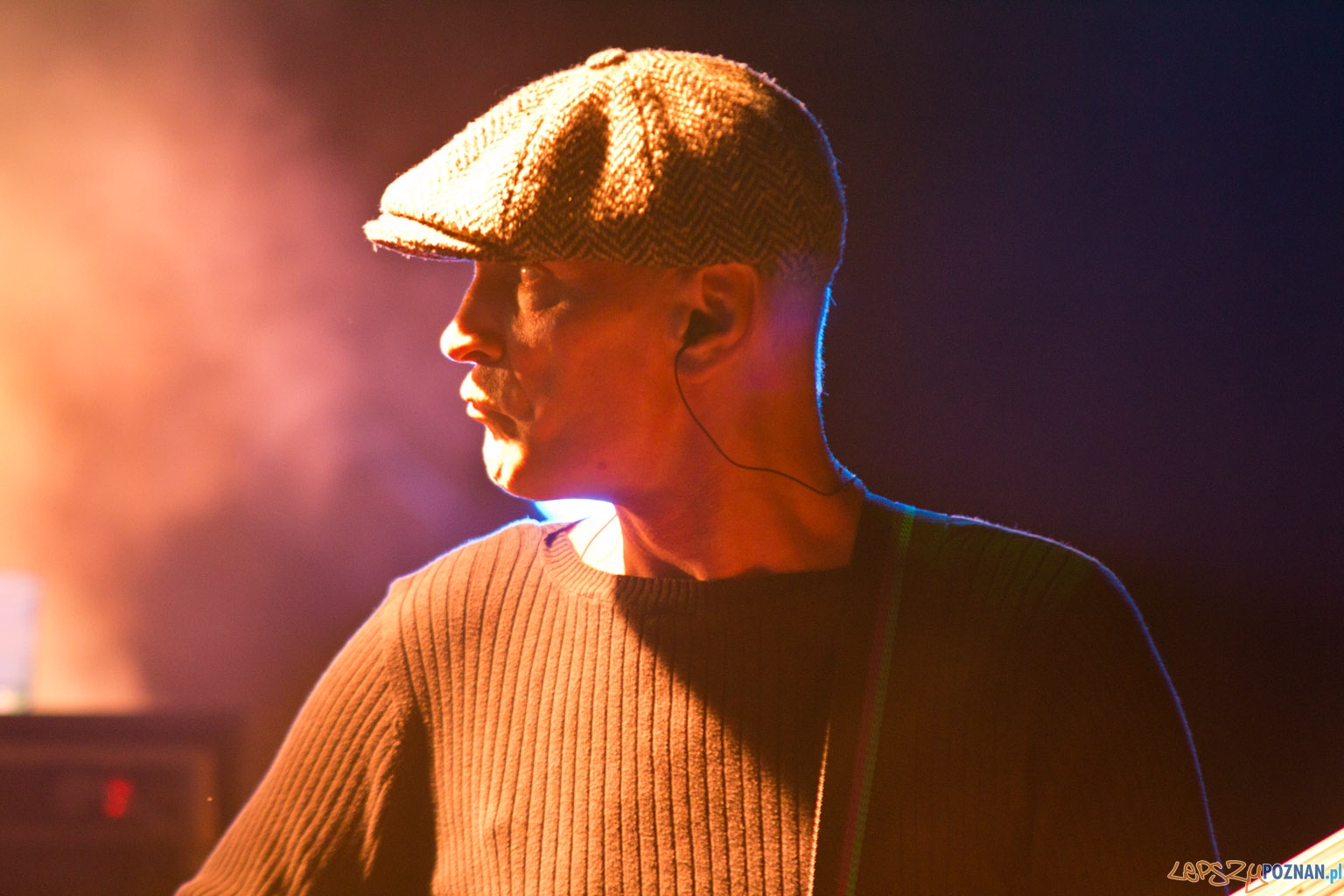 Lech Janerka na Dziedzińcu CK Zamek - 21.07.2011 r. Foto: lepszyPOZNAN.pl / Piotr Rychter Lech Janerka na Dziedzińcu CK Zamek - 21.07.2011 r. Foto: lepszyPOZNAN.pl / Piotr Rychter