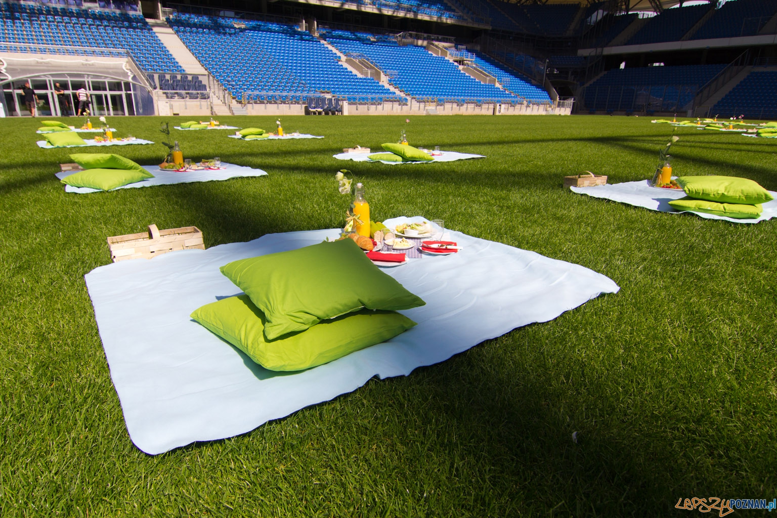 Śniadanie na Stadionie Miejskim 17.07.2011 r. Foto: lepszyPOZNAN.pl / Piotr Rychter Śniadanie na Stadionie Miejskim 17.07.2011 r. Foto: lepszyPOZNAN.pl / Piotr Rychter