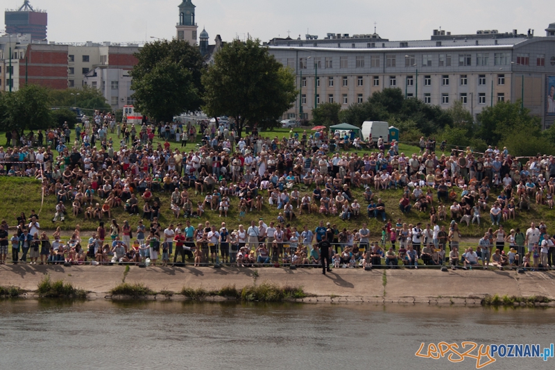 “Poznańczycy 1919-2011″ nad Wartą - Poznań 14.08.2011 r. Foto: LepszyPOZNAN.pl / Paweł Rychter “Poznańczycy 1919-2011″ nad Wartą - Poznań 14.08.2011 r. Foto: LepszyPOZNAN.pl / Paweł Rychter
