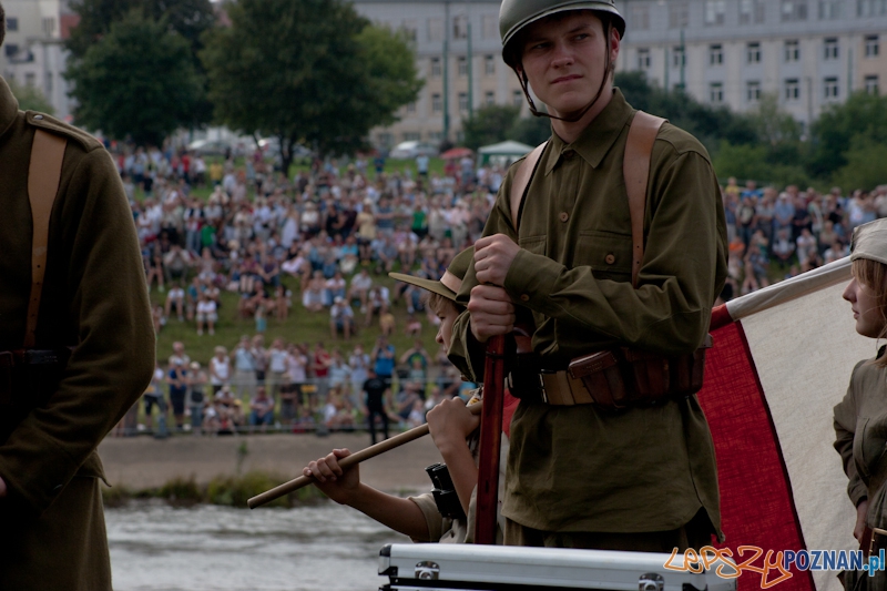 “Poznańczycy 1919-2011″ nad Wartą - Poznań 14.08.2011 r. Foto: LepszyPOZNAN.pl / Paweł Rychter “Poznańczycy 1919-2011″ nad Wartą - Poznań 14.08.2011 r. Foto: LepszyPOZNAN.pl / Paweł Rychter