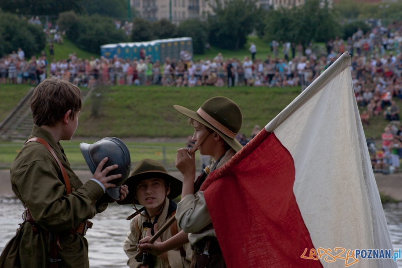 “Poznańczycy 1919-2011″ nad Wartą - Poznań 14.08.2011 r. Foto: LepszyPOZNAN.pl / Paweł Rychter “Poznańczycy 1919-2011″ nad Wartą - Poznań 14.08.2011 r. Foto: LepszyPOZNAN.pl / Paweł Rychter