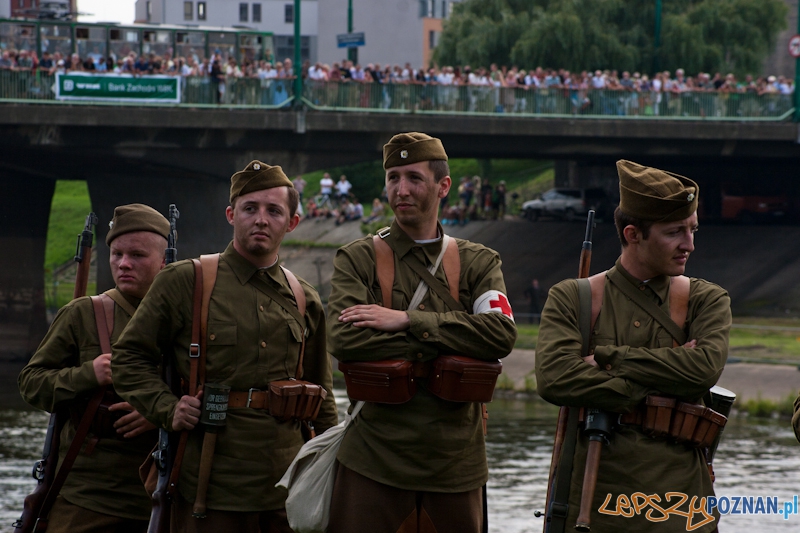 “Poznańczycy 1919-2011″ nad Wartą - Poznań 14.08.2011 r. Foto: LepszyPOZNAN.pl / Paweł Rychter “Poznańczycy 1919-2011″ nad Wartą - Poznań 14.08.2011 r. Foto: LepszyPOZNAN.pl / Paweł Rychter