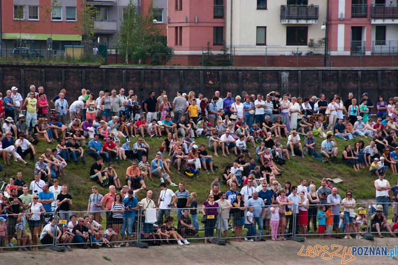 “Poznańczycy 1919-2011″ nad Wartą - Poznań 14.08.2011 r. Foto: LepszyPOZNAN.pl / Paweł Rychter “Poznańczycy 1919-2011″ nad Wartą - Poznań 14.08.2011 r. Foto: LepszyPOZNAN.pl / Paweł Rychter