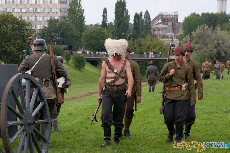 “Poznańczycy 1919-2011″ nad Wartą - Poznań 14.08.2011 r. Foto: LepszyPOZNAN.pl / Paweł Rychter “Poznańczycy 1919-2011″ nad Wartą - Poznań 14.08.2011 r. Foto: LepszyPOZNAN.pl / Paweł Rychter