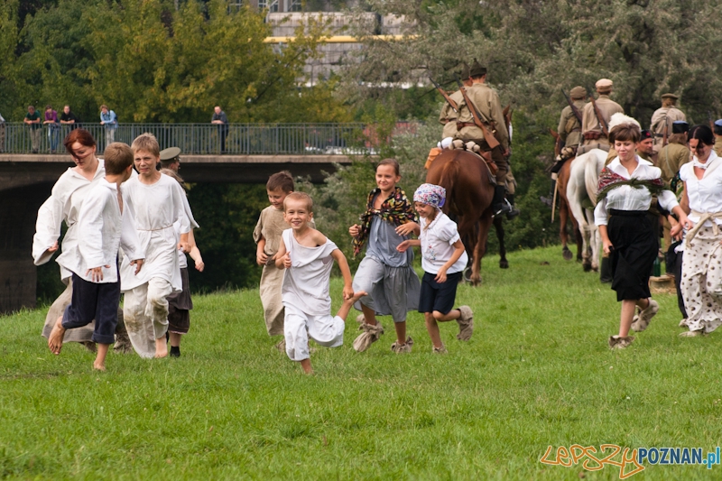 “Poznańczycy 1919-2011″ nad Wartą - Poznań 14.08.2011 r. Foto: LepszyPOZNAN.pl / Paweł Rychter “Poznańczycy 1919-2011″ nad Wartą - Poznań 14.08.2011 r. Foto: LepszyPOZNAN.pl / Paweł Rychter