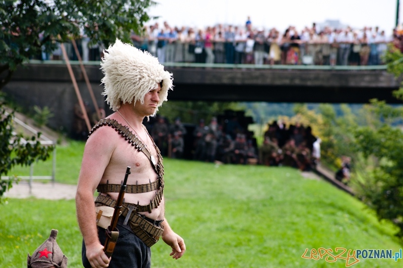 “Poznańczycy 1919-2011″ nad Wartą - Poznań 14.08.2011 r. Foto: LepszyPOZNAN.pl / Paweł Rychter “Poznańczycy 1919-2011″ nad Wartą - Poznań 14.08.2011 r. Foto: LepszyPOZNAN.pl / Paweł Rychter