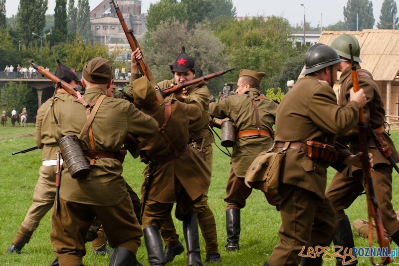 “Poznańczycy 1919-2011″ nad Wartą - Poznań 14.08.2011 r. Foto: LepszyPOZNAN.pl / Paweł Rychter “Poznańczycy 1919-2011″ nad Wartą - Poznań 14.08.2011 r. Foto: LepszyPOZNAN.pl / Paweł Rychter