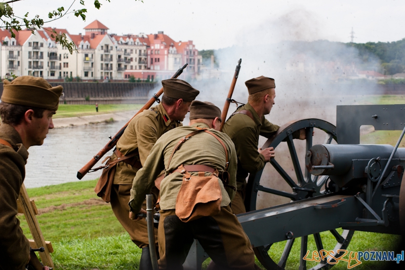 “Poznańczycy 1919-2011″ nad Wartą - Poznań 14.08.2011 r. Foto: LepszyPOZNAN.pl / Paweł Rychter “Poznańczycy 1919-2011″ nad Wartą - Poznań 14.08.2011 r. Foto: LepszyPOZNAN.pl / Paweł Rychter