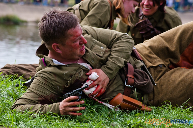 “Poznańczycy 1919-2011″ nad Wartą - Poznań 14.08.2011 r. Foto: LepszyPOZNAN.pl / Paweł Rychter “Poznańczycy 1919-2011″ nad Wartą - Poznań 14.08.2011 r. Foto: LepszyPOZNAN.pl / Paweł Rychter
