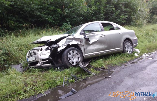 Wypadek na trasie Wiórek - Mosina Foto: KM PSP w Poznaniu Wypadek na trasie Wiórek - Mosina Foto: KM PSP w Poznaniu