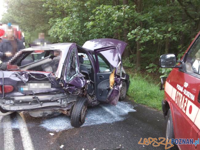 Wypadek na trasie Wiórek - Mosina Foto: KM PSP w Poznaniu Wypadek na trasie Wiórek - Mosina Foto: KM PSP w Poznaniu