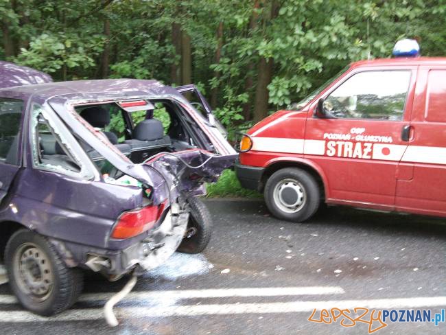 Wypadek na trasie Wiórek - Mosina Foto: KM PSP w Poznaniu Wypadek na trasie Wiórek - Mosina Foto: KM PSP w Poznaniu