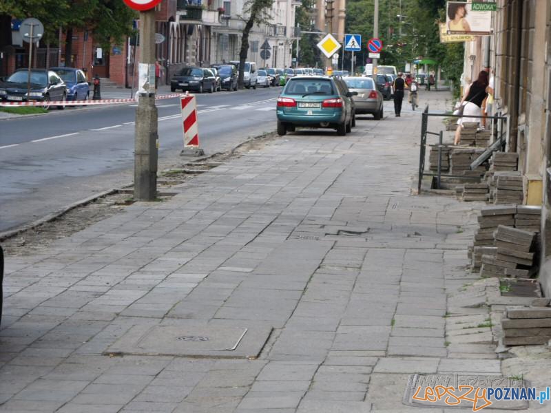 Mieszkańcy uratowali zabytkową kostkę Foto: lazarz.pl Mieszkańcy uratowali zabytkową kostkę Foto: lazarz.pl
