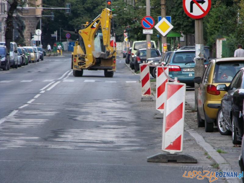 Mieszkańcy uratowali zabytkową kostkę Foto: lazarz.pl Mieszkańcy uratowali zabytkową kostkę Foto: lazarz.pl