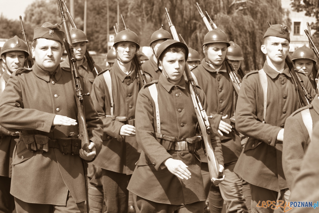 Poznańczycy 1919-2011 - Poznań Ostrów Tumski 14.08.2011 r. Foto: lepszyPOZNAN.pl / Piotr Rychter Poznańczycy 1919-2011 - Poznań Ostrów Tumski 14.08.2011 r. Foto: lepszyPOZNAN.pl / Piotr Rychter