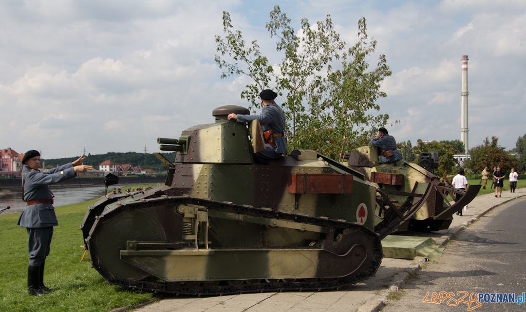 Poznańczycy 1919-2011 - Poznań Ostrów Tumski 14.08.2011 r. Foto: lepszyPOZNAN.pl / Piotr Rychter Poznańczycy 1919-2011 - Poznań Ostrów Tumski 14.08.2011 r. Foto: lepszyPOZNAN.pl / Piotr Rychter