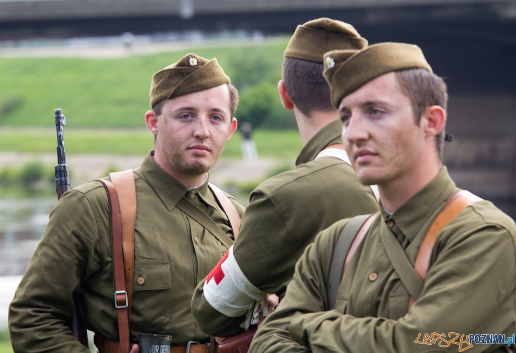 Poznańczycy 1919-2011 - Poznań Ostrów Tumski 14.08.2011 r. Foto: lepszyPOZNAN.pl / Piotr Rychter Poznańczycy 1919-2011 - Poznań Ostrów Tumski 14.08.2011 r. Foto: lepszyPOZNAN.pl / Piotr Rychter
