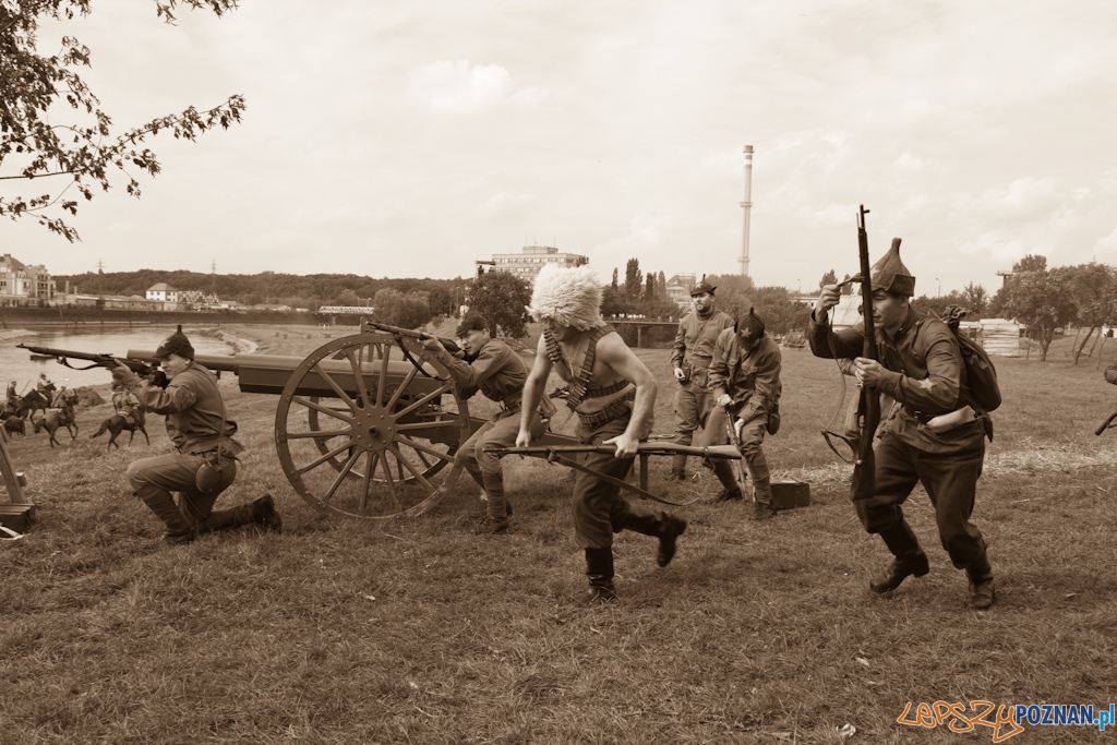 Poznańczycy 1919-2011 - Poznań Ostrów Tumski 14.08.2011 r. Foto: lepszyPOZNAN.pl / Piotr Rychter Poznańczycy 1919-2011 - Poznań Ostrów Tumski 14.08.2011 r. Foto: lepszyPOZNAN.pl / Piotr Rychter