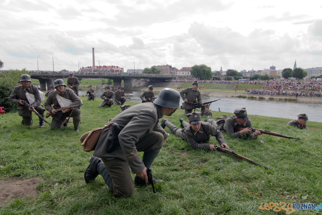 Poznańczycy 1919-2011 - Poznań Ostrów Tumski 14.08.2011 r. Foto: lepszyPOZNAN.pl / Piotr Rychter Poznańczycy 1919-2011 - Poznań Ostrów Tumski 14.08.2011 r. Foto: lepszyPOZNAN.pl / Piotr Rychter