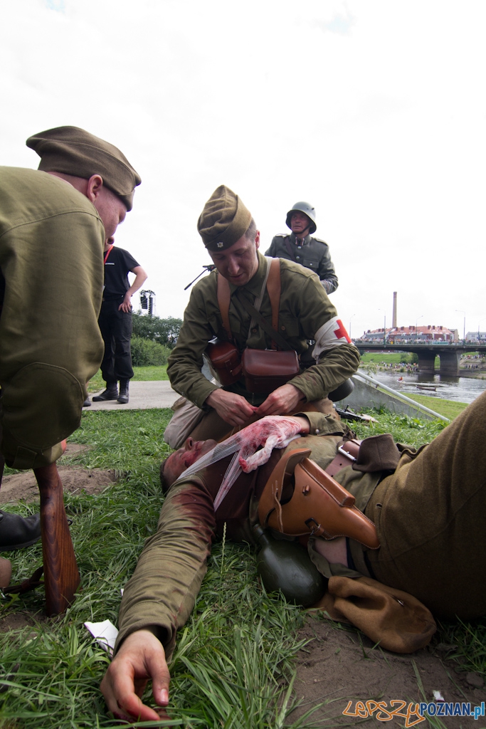 Poznańczycy 1919-2011 - Poznań Ostrów Tumski 14.08.2011 r. Foto: lepszyPOZNAN.pl / Piotr Rychter Poznańczycy 1919-2011 - Poznań Ostrów Tumski 14.08.2011 r. Foto: lepszyPOZNAN.pl / Piotr Rychter