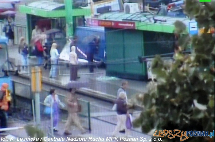 Wypadek na Rondzie Śródka Foto: MPK / K. Lesińska Wypadek na Rondzie Śródka Foto: MPK / K. Lesińska