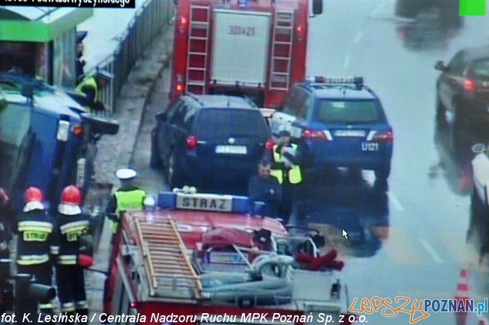 Wypadek na Rondzie Śródka Foto: MPK / K. Lesińska Wypadek na Rondzie Śródka Foto: MPK / K. Lesińska