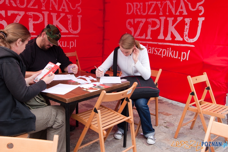 Krewni Euro na dziedzińcu PSP - Poznań 16.09.2011 r. Foto: LepszyPOZNAN.pl / Paweł Rychter Krewni Euro na dziedzińcu PSP - Poznań 16.09.2011 r. Foto: LepszyPOZNAN.pl / Paweł Rychter